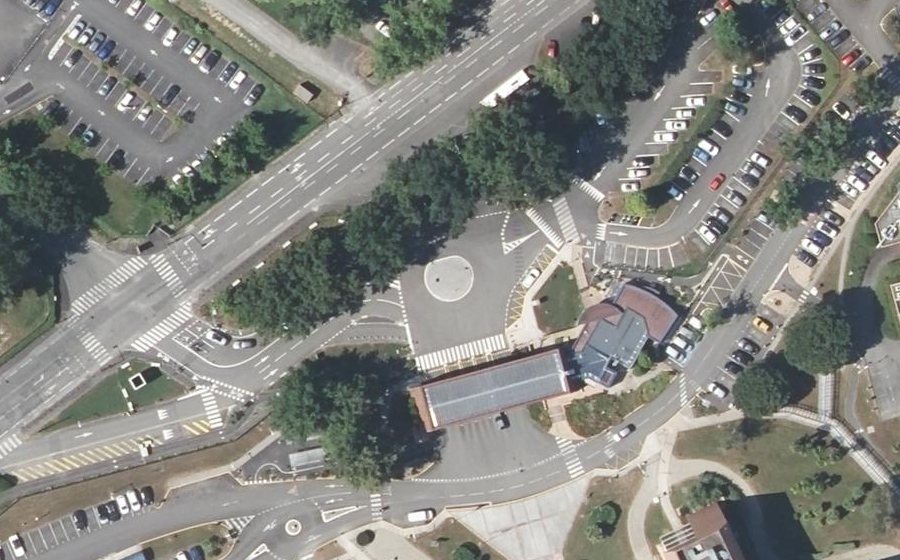 Vue aérienne du Rond-point anonyme n°1238245138