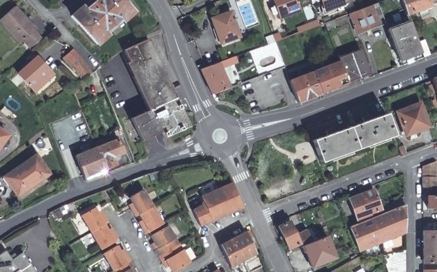 Vue aérienne du Rond-point anonyme n°1238323862