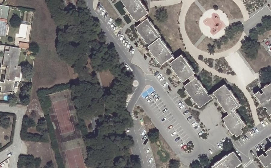 Vue aérienne du Rond-point anonyme n°1238405852