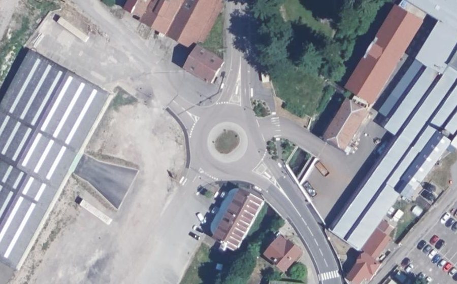 Vue aérienne du Rond-point anonyme n°1238515659
