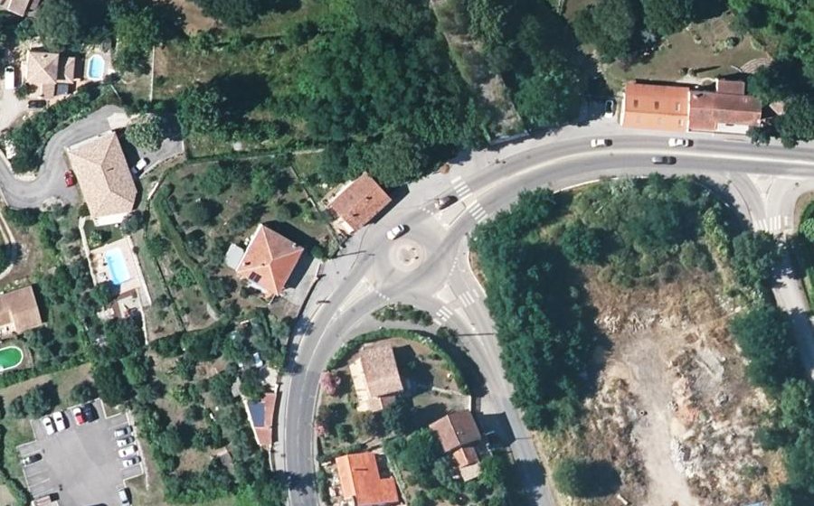 Vue aérienne du Rond-point anonyme n°1239028667