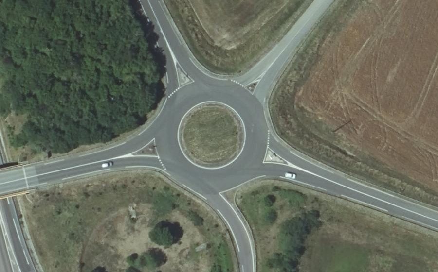 Vue aérienne du Rond-point anonyme n°123925508