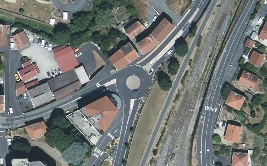 Vue aérienne du Rond-point anonyme n°1239469873