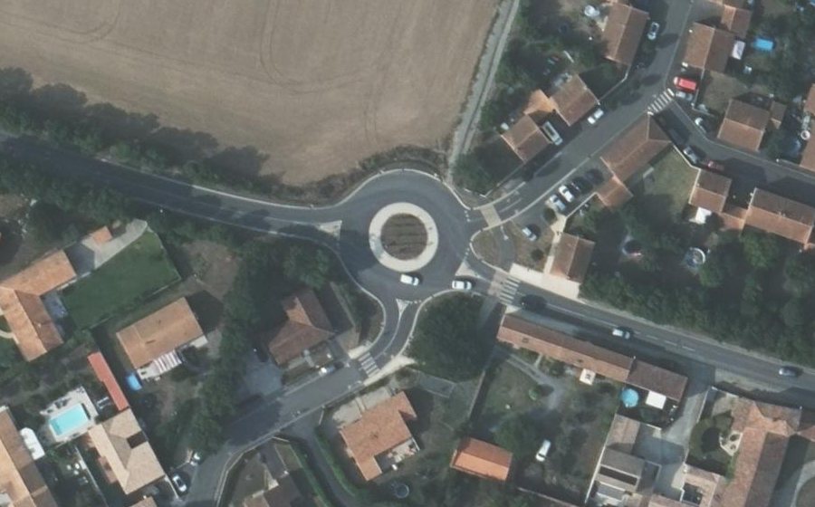 Vue aérienne du Rond-point anonyme n°1239916371
