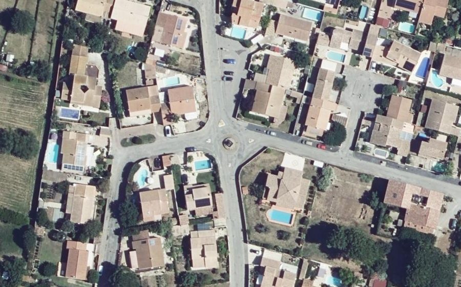 Vue aérienne du Rond-point anonyme n°1240014874