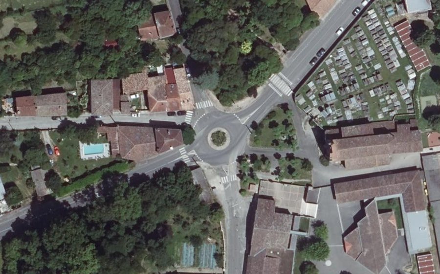 Vue aérienne du Rond-point anonyme n°124014605