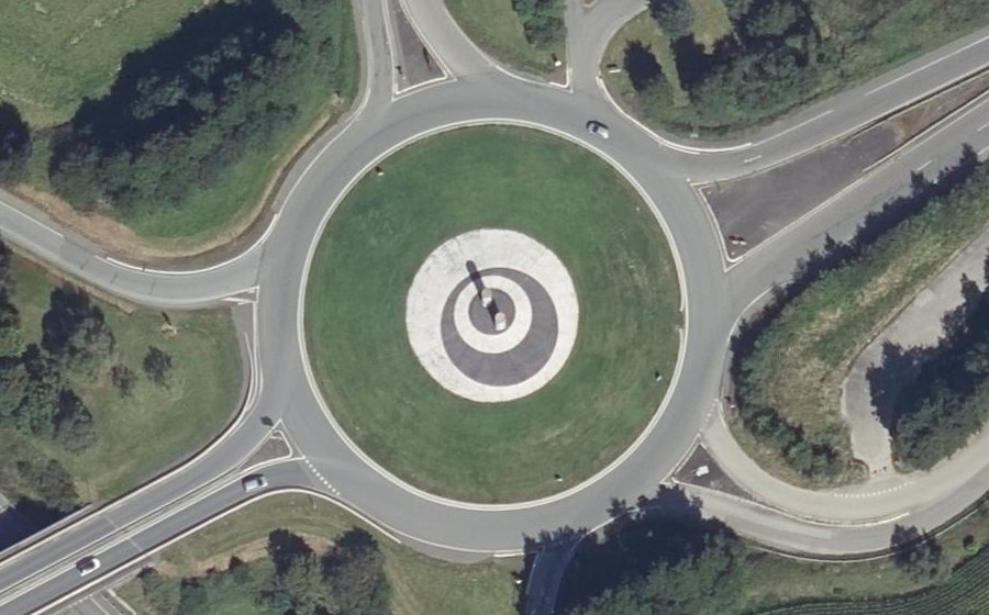 Vue aérienne du Rond-point anonyme n°1240589734
