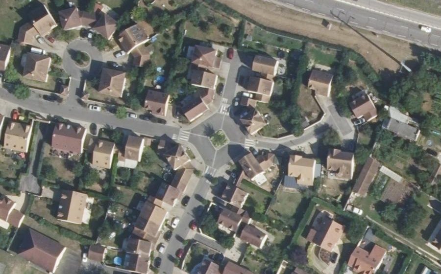 Vue aérienne du Rond-point anonyme n°1240617662