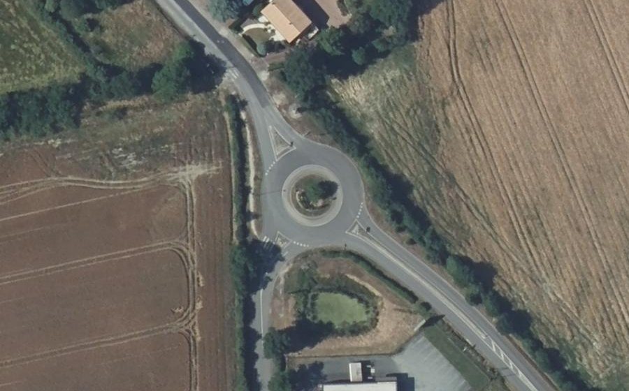 Vue aérienne du Rond-point anonyme n°124070269