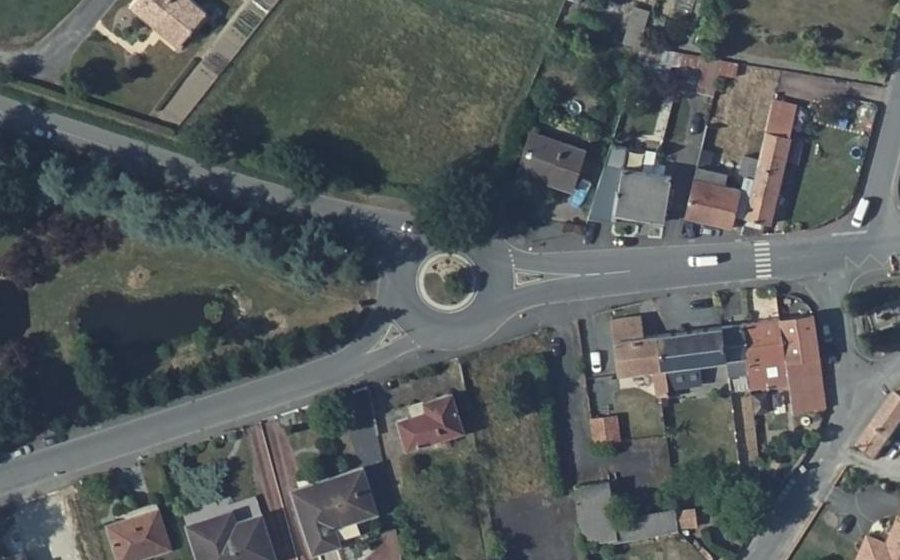 Vue aérienne du Rond-point anonyme n°124070710