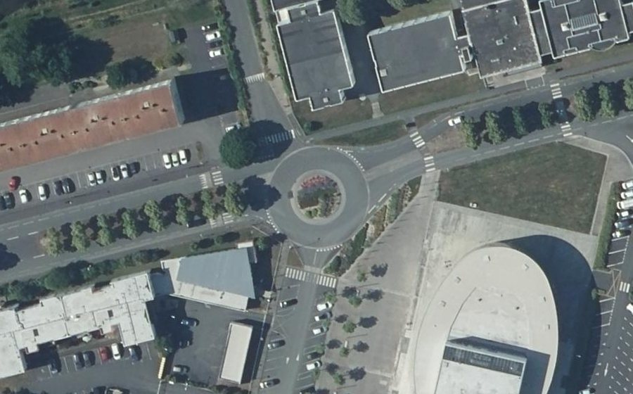 Vue aérienne du Rond-point anonyme n°124071289