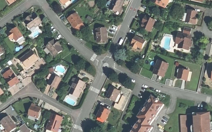 Vue aérienne du Rond-point anonyme n°1240720930