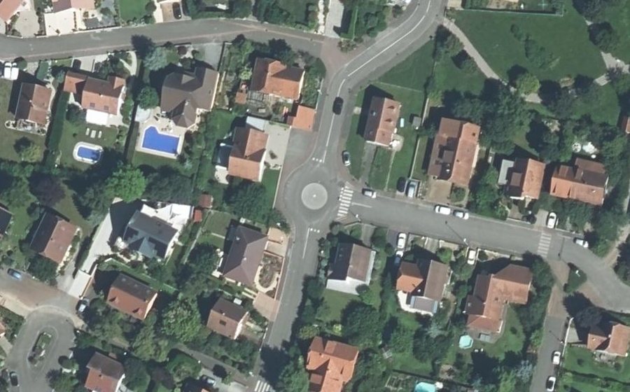 Vue aérienne du Rond-point anonyme n°1240720931