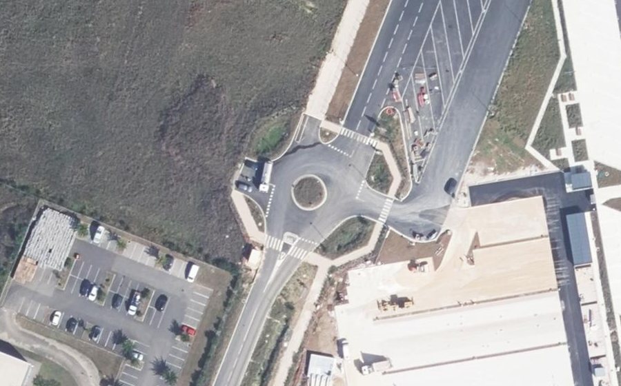 Vue aérienne du Rond-point anonyme n°1240759218