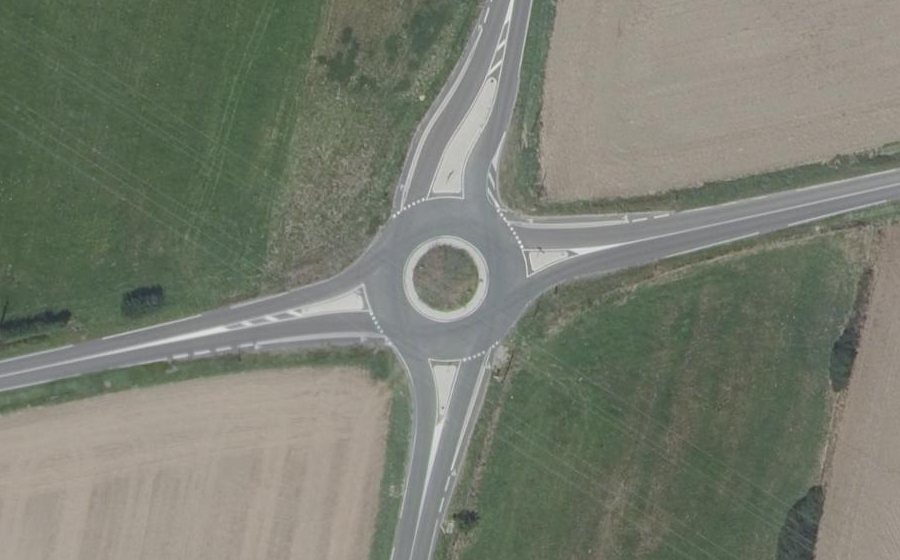 Vue aérienne du Rond-point anonyme n°1240789067