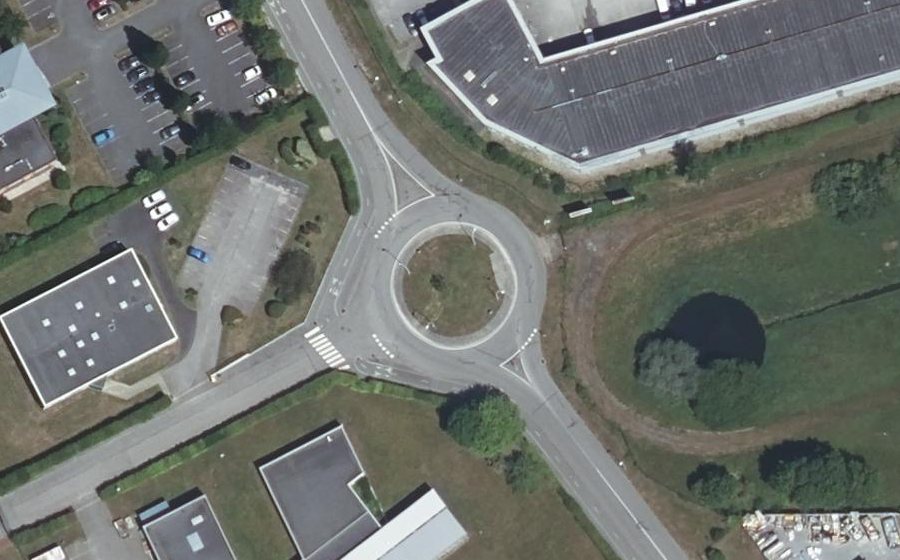 Vue aérienne du Rond-point anonyme n°124080777