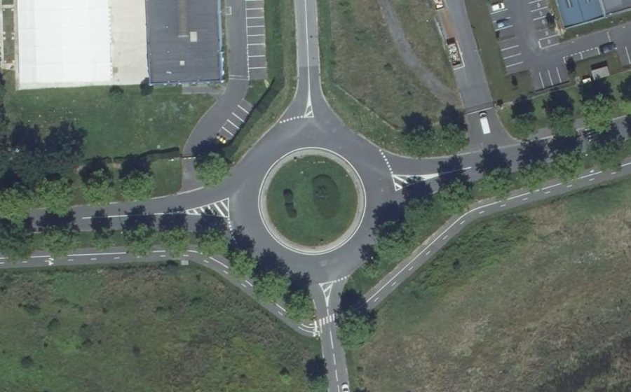 Vue aérienne du Rond-point anonyme n°124106949