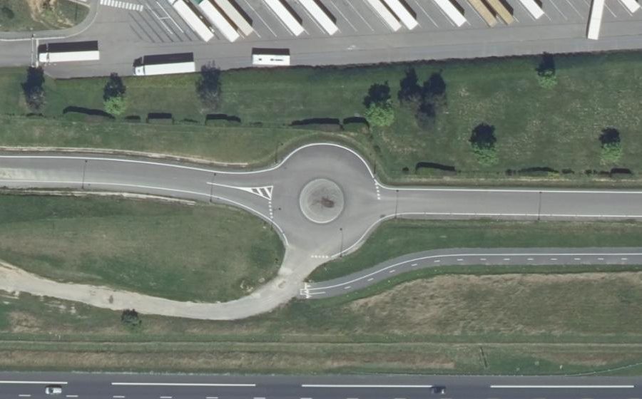 Vue aérienne du Rond-point anonyme n°124106971