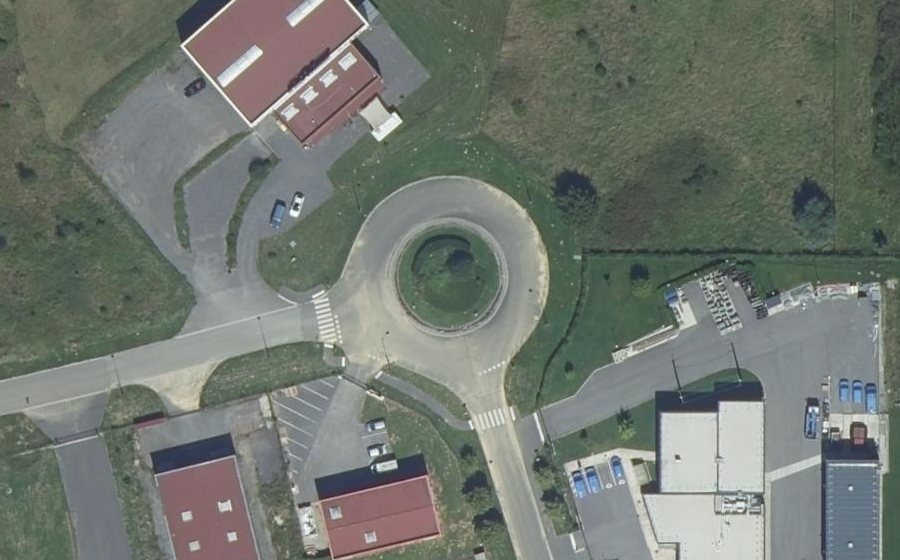Vue aérienne du Rond-point anonyme n°124106978