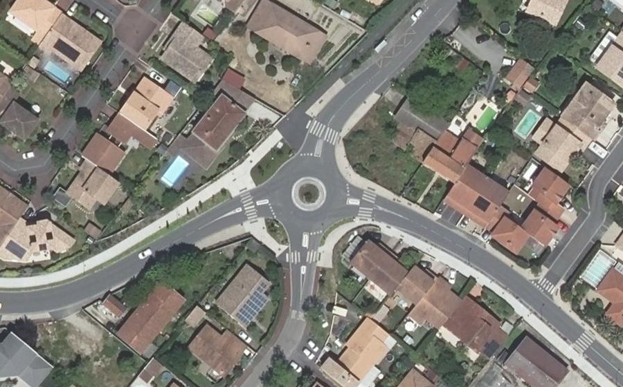 Vue aérienne du Rond-point anonyme n°1241475033