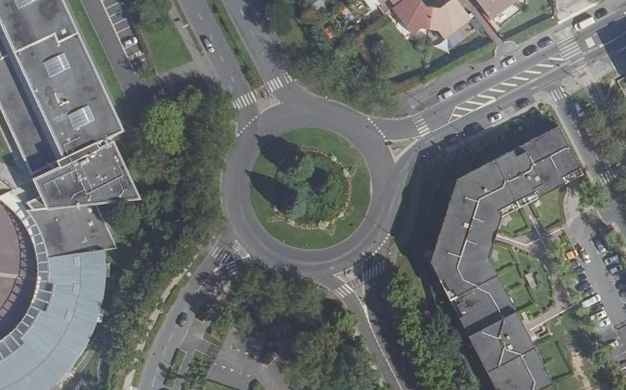 Vue aérienne du Rond-point anonyme n°1241945677