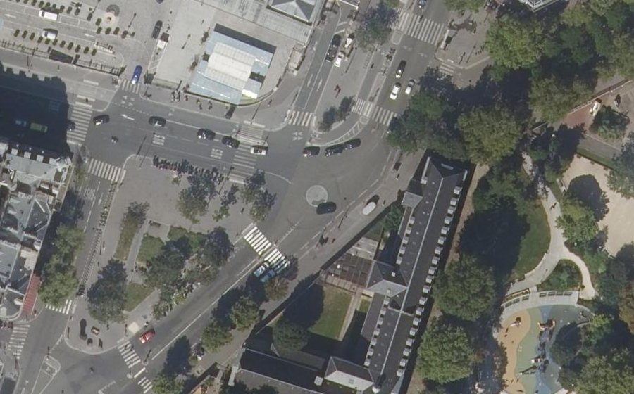 Vue aérienne du Rond-point anonyme n°1242214426