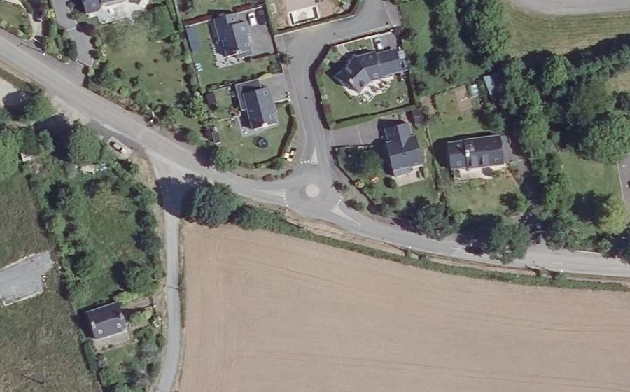 Vue aérienne du Rond-point anonyme n°124224159