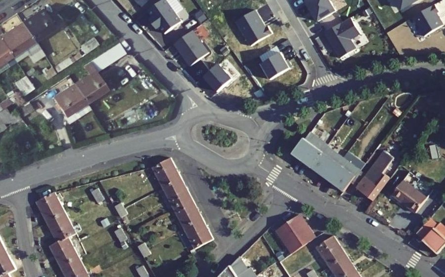 Vue aérienne du Rond-point anonyme n°1242376081