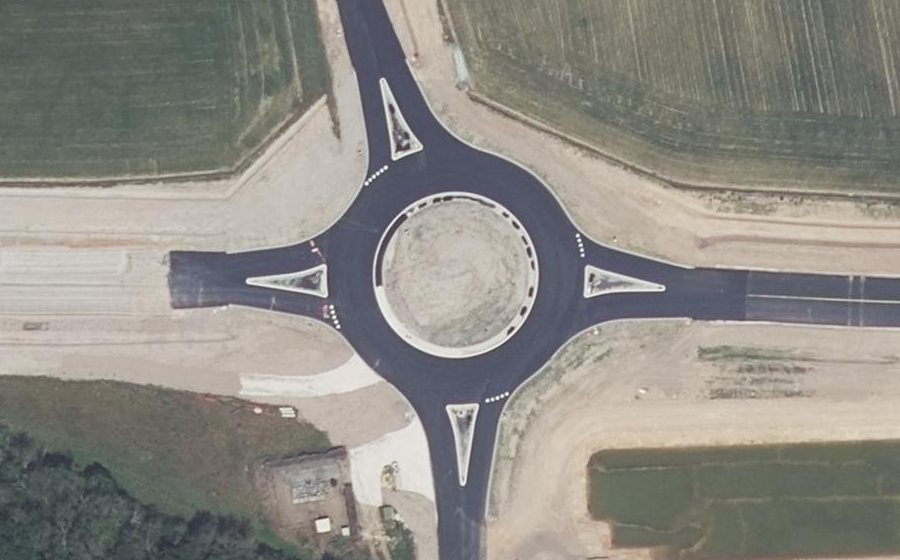 Vue aérienne du Rond-point anonyme n°1242466490