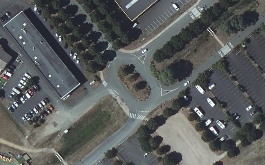 Vue aérienne du Rond-point anonyme n°124259805