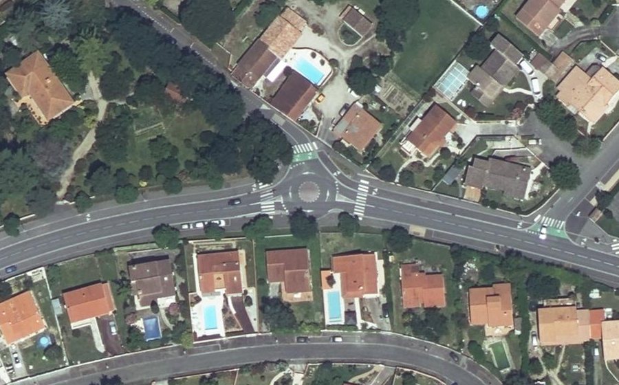 Vue aérienne du Rond-point anonyme n°1242657560