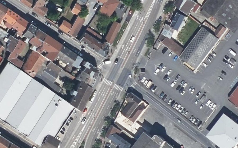 Vue aérienne du Rond-point anonyme n°1242747234