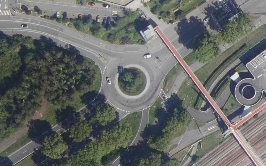 Vue aérienne du Rond-point anonyme n°1242838335