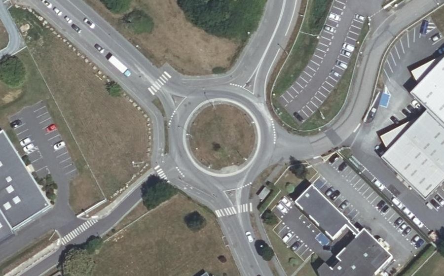 Vue aérienne du Rond-point anonyme n°124347764
