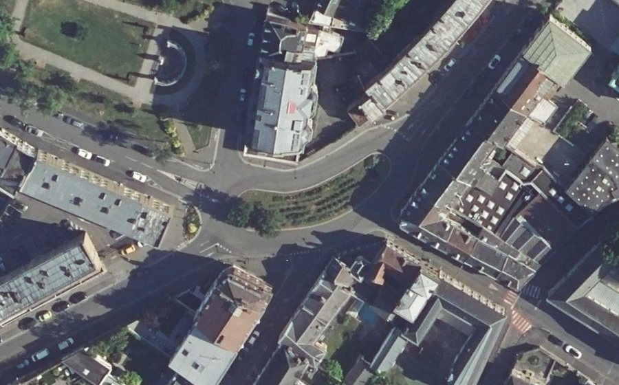 Vue aérienne du Rond-point anonyme n°1243598061