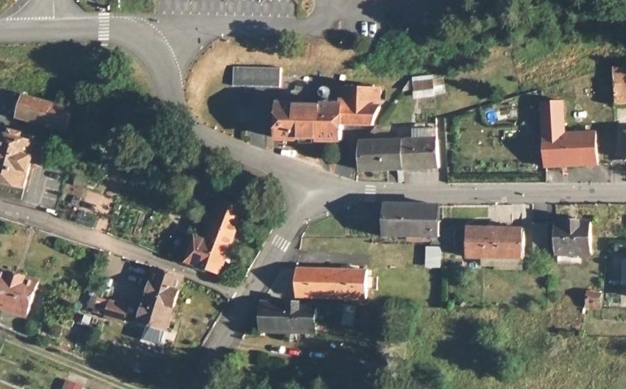 Vue aérienne du Rond-point anonyme n°124446795