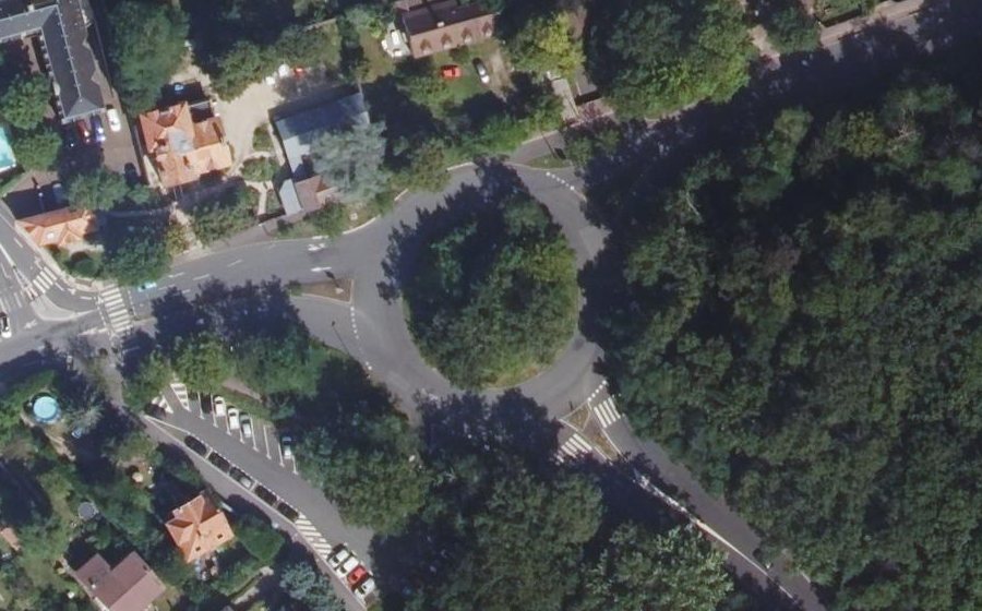 Vue aérienne du Rond-point anonyme n°1244935661