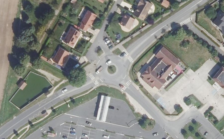 Vue aérienne du Rond-point anonyme n°1244935686