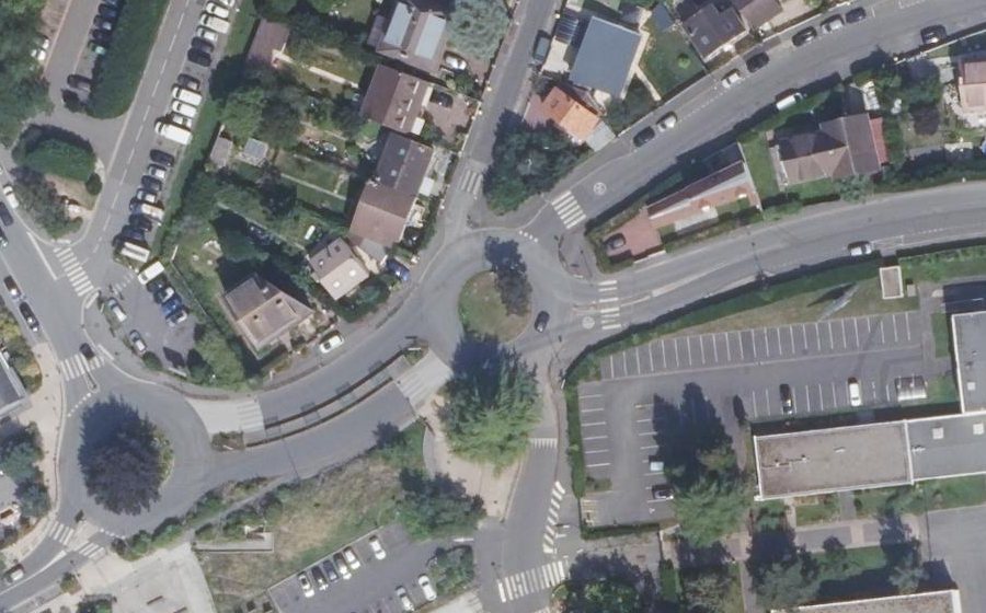 Vue aérienne du Rond-point anonyme n°1244937531