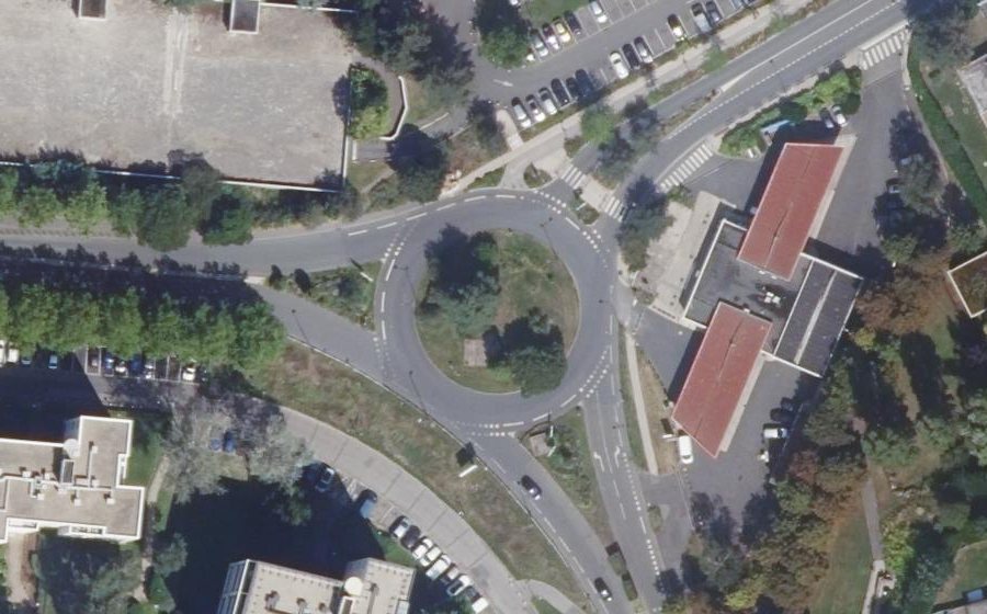 Vue aérienne du Rond-point anonyme n°1244937539
