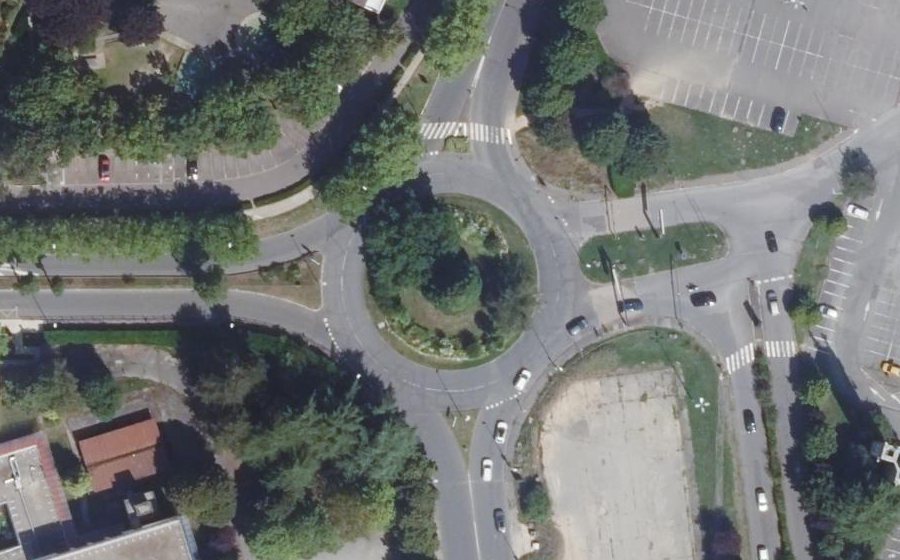 Vue aérienne du Rond-point anonyme n°1244937548
