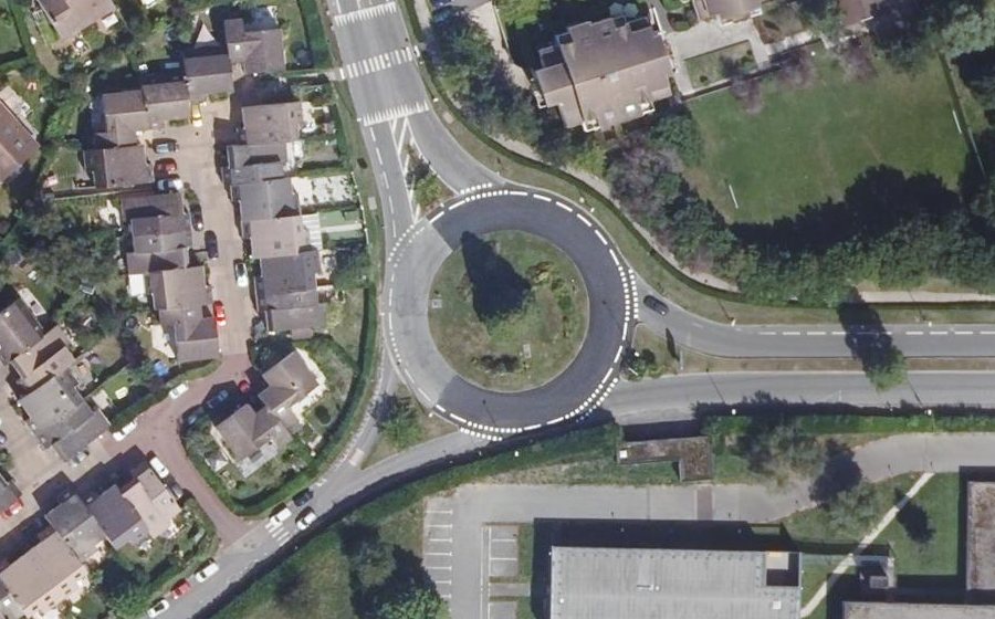 Vue aérienne du Rond-point anonyme n°1244937566