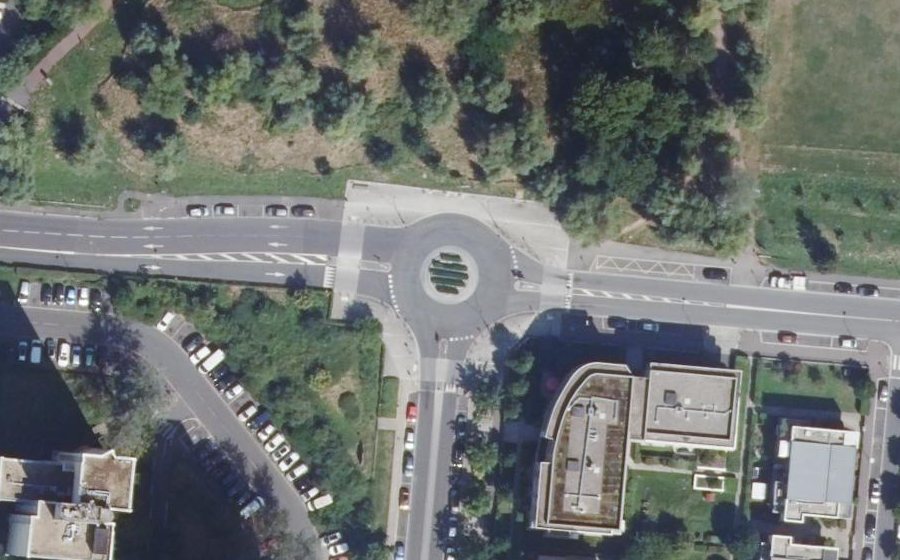 Vue aérienne du Rond-point anonyme n°1244938082