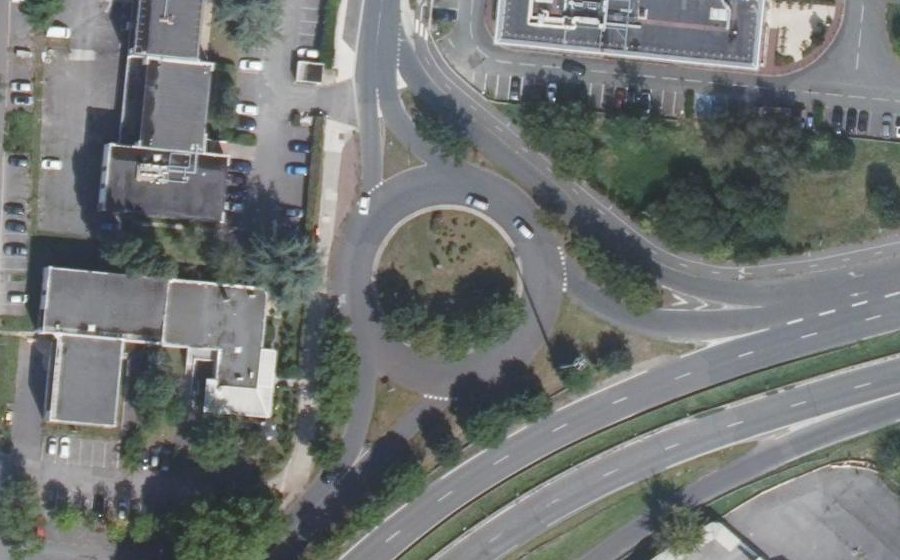 Vue aérienne du Rond-point anonyme n°1244938087