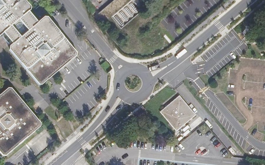 Vue aérienne du Rond-point anonyme n°1244938683