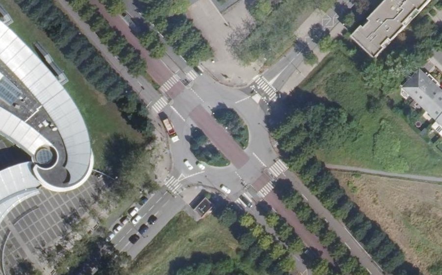 Vue aérienne du Rond-point anonyme n°1244940367
