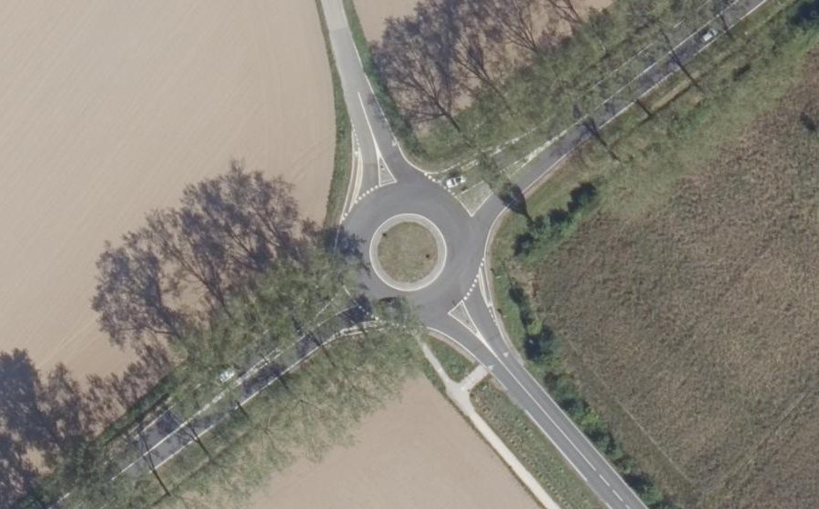 Vue aérienne du Rond-point anonyme n°1244940384