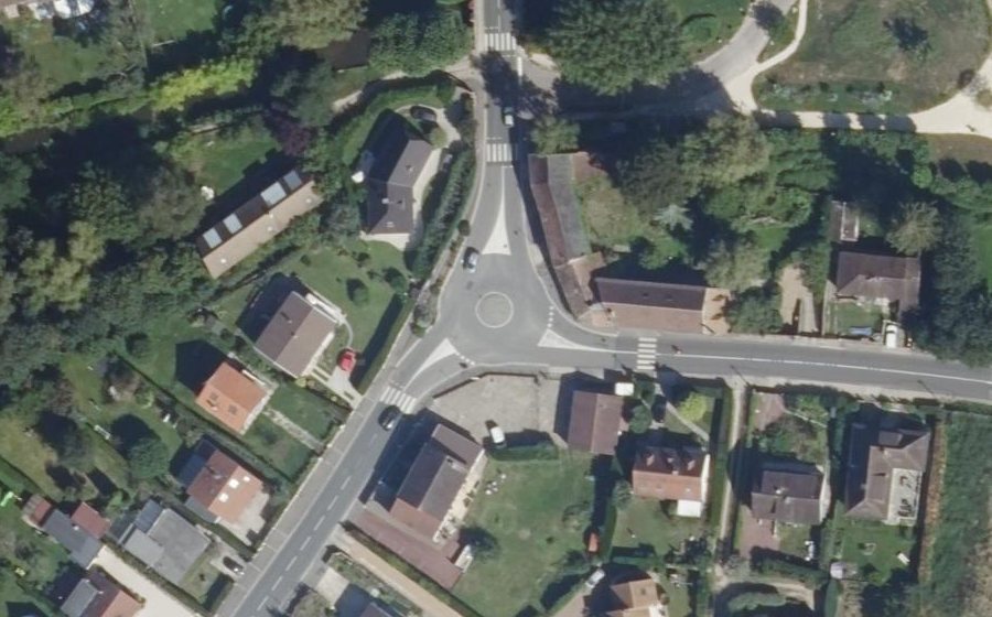 Vue aérienne du Rond-point anonyme n°1244943097