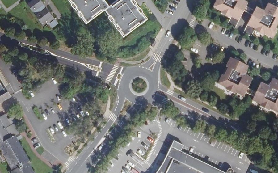 Vue aérienne du Rond-point anonyme n°1244944144