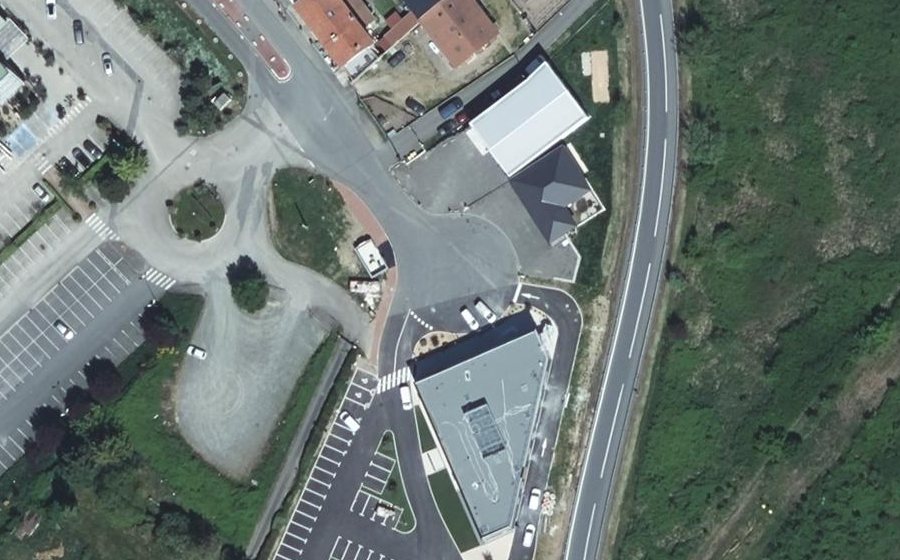 Vue aérienne du Rond-point anonyme n°1244965391
